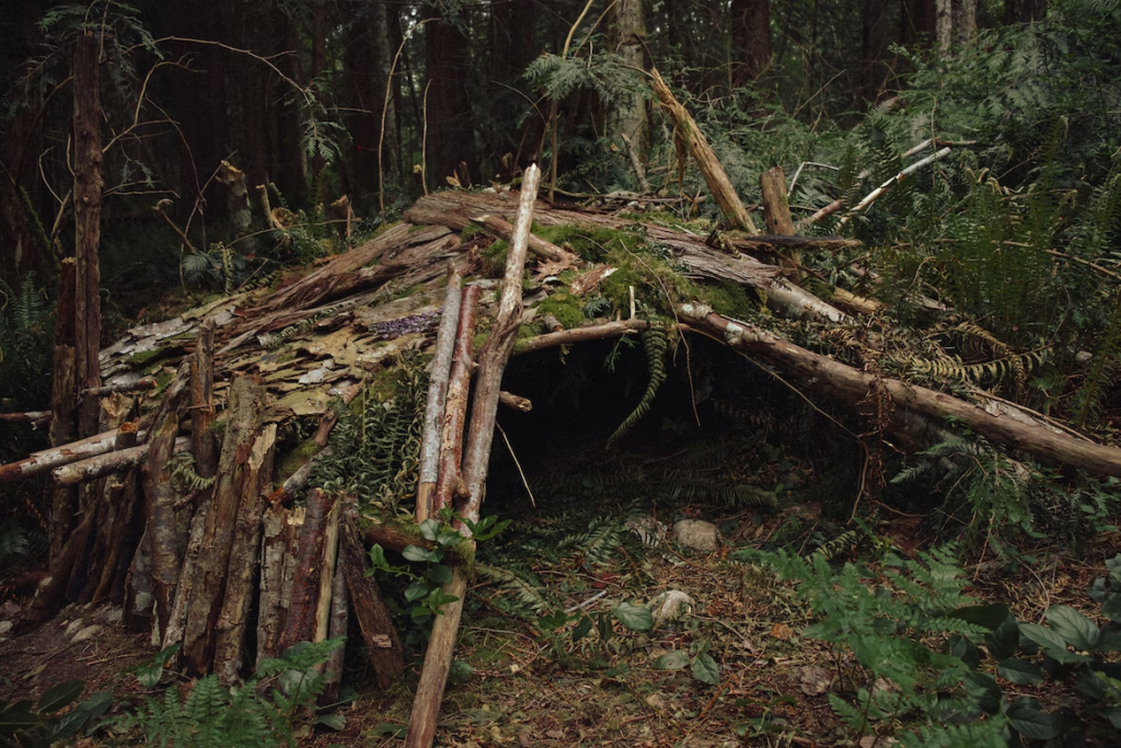 Emergency Outdoor Shelter Construction Manual